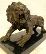 Tierfigur -Bronzefigur Majestätischer Löwe auf Marmorsockel mit Künstlersignatur – Bild 4