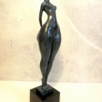 Bronzefigur-72 cm hoher Bronze Akt von Milo mit Künstlersignatur auf Marmorsockel