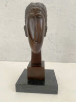 Moderne Kunst Modigliani Kopf Büste Bronzefigur mit Künstlersignatur auf Marmorsockel – Bild 3