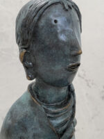 Bronzefigur Mädchen modern – handgefertigte Skulptur im Wachsausschmelzverfahren – Bild 2