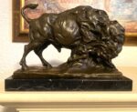 Tierskulptur - Massiver Bison aus Bronze auf Marmorsockel-Bronzefigur – Bild 4