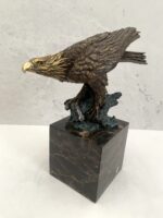 Bronzefigur-Tierfigur-Bronze Adler auf Marmorsockel mit Künstlersignatur – Bild 4