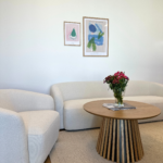 Melisa - 2-Sitzer Sofa aus weißem Boucle L: 173 x T: 84 x H: 66 cm – Bild 3