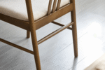 Lizzie Esszimmerstuhl aus geräucherter Buche mit gepolstertem Sitz in Beige – Bild 6
