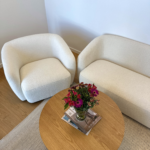 Melisa - 2-Sitzer Sofa aus weißem Boucle L: 173 x T: 84 x H: 66 cm – Bild 2