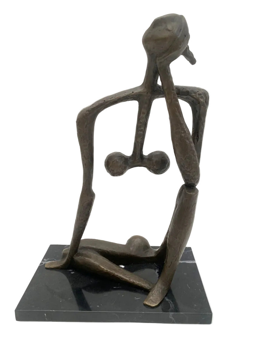 9-AbstraktersitzendeFrauBronzefigur-008 Abstrakte Bronzeskulptur auf Marmorsockel – handgefertigt Wachsausschmelzverfahren – Bild 1