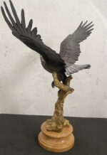 Bronzefigur -Tierfigur -Bronze Adler auf Marmorsockel mit Künstlersignatur – Bild 5