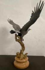 Bronzefigur -Tierfigur -Bronze Adler auf Marmorsockel mit Künstlersignatur – Bild 2