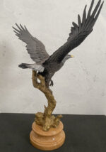 Bronzefigur -Tierfigur -Bronze Adler auf Marmorsockel mit Künstlersignatur – Bild 7