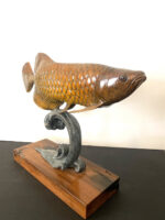 Tierskulptur-Bronze Fisch Bronzefigur auf antikisierten Holzsockel signiert – Bild 5