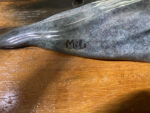 Tierskulptur-Bronze Fisch Bronzefigur auf antikisierten Holzsockel signiert – Bild 8
