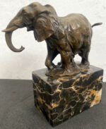 Handgefertigter Bronze Elefant auf Marmorsockel signiert Milo Bronzefigur – Bild 2