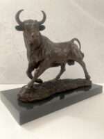 Bronze Stier auf Marmorsockel mit Künstler Signatur klassisch patiniert – Bild 13