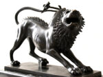 Bronzeskulptur - Chimäre von Arezzo - in  Bronze auf Marmorsockel – Bild 5
