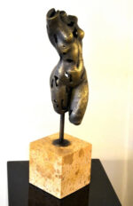 Bronze Akt- Weiblicher Bronze Torso auf Marmorsockel mit Künstlersignatur – Bild 3