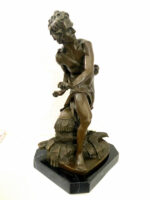 David mit Steinschleuder Bronzefigur auf Marmorsockel signiert – Bild 4