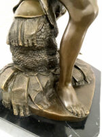 David mit Steinschleuder Bronzefigur auf Marmorsockel signiert – Bild 9