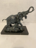 Bronzefigur-Elefant nach Rembrandt Bugatti auf Marmorplatte mit Künstlersignatur – Bild 2