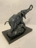 Bronzefigur-Elefant nach Rembrandt Bugatti auf Marmorplatte mit Künstlersignatur – Bild 4