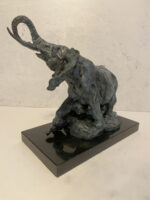 Bronzefigur-Elefant nach Rembrandt Bugatti auf Marmorplatte mit Künstlersignatur – Bild 5