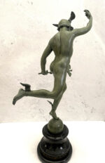 Bronze Skulptur Hermes der Götterbote signiert Giovanni Bologna auf Marmorsockel – Bild 3