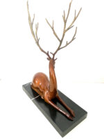 Tierfigur in Bronze -Bronzefigur -  Hirsch auf Marmorplattel signiert Milo – Bild 2