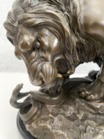 Tierfigur Bronze Löwe mit Schlange signiert Barye auf Marmorsockel – Bild 13