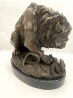 Tierfigur Bronze Löwe mit Schlange signiert Barye auf Marmorsockel – Bild 4
