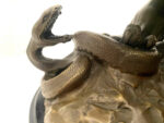 Tierfigur Bronze Löwe mit Schlange signiert Barye auf Marmorsockel – Bild 15