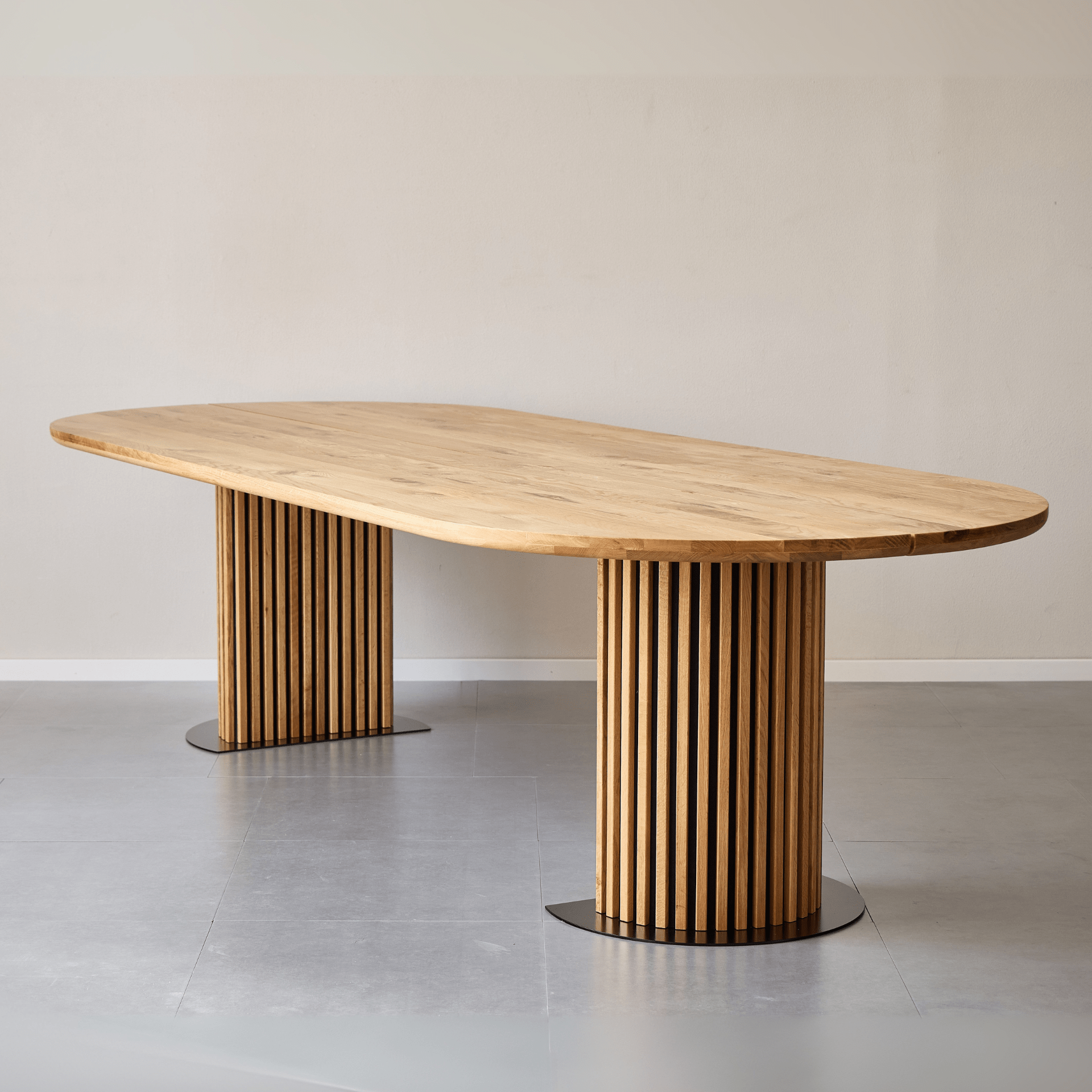 Matteoeg3m Matteo - Dielentisch mit Lattenrost aus geölter/natürlicher massiver Eiche 300x120x77 cm – Bild 1