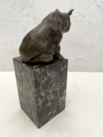 Bronzefigur sitzendes Nashorn aus Bronze auf Marmorsockel signiert Milo – Bild 3