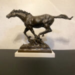 Tierskulptur-Bronzefigur-Pferd in Bronze nach Pierre Jules Mene signiert