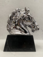 Tierfigur- Bronzeskulptur- Bronze Pferd Büste verchromt auf Marmorsockel – Bild 2