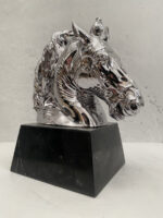 Tierfigur- Bronzeskulptur- Bronze Pferd Büste verchromt auf Marmorsockel – Bild 4