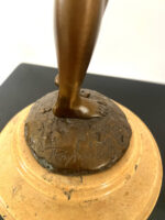 Bronzefigur-  Bronze Akt signiert Raymondo  auf hellen Marmorsockel – Bild 12
