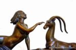 Bronzefigur - Art Deko Akt mit Gazelle signiert Fayral auf Marmorsockel – Bild 2